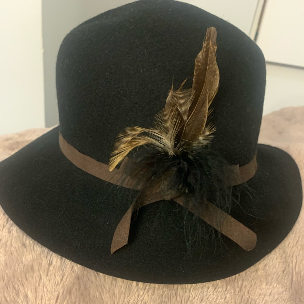 Clearance FOREVER 21 black wool hat with feathers